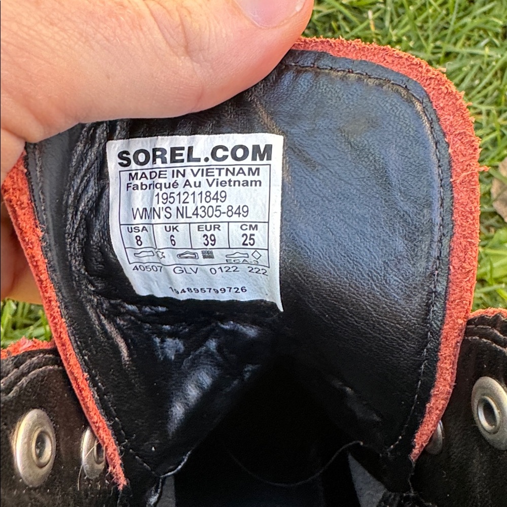 Sorel Red Lace-Up Boots with Chunky Sole size 8 - Picture 5 of 5